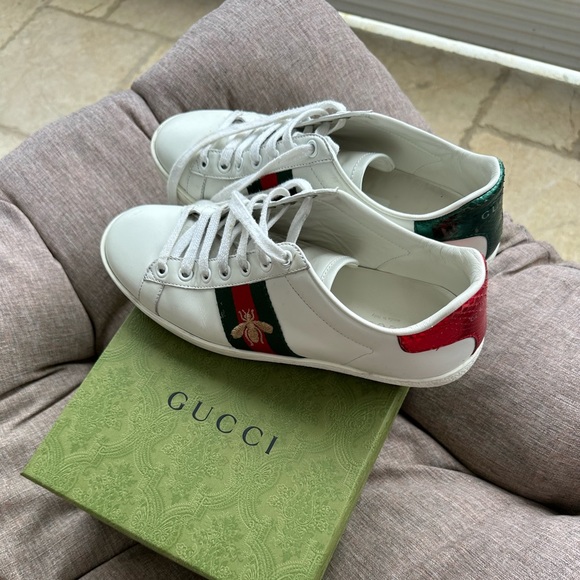 GUCCI WOMEN'S ACE SNEAKER WITH BEE - Picture 8 of 11